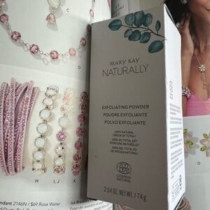 Mary Kay Naturally Exfoliating Powder